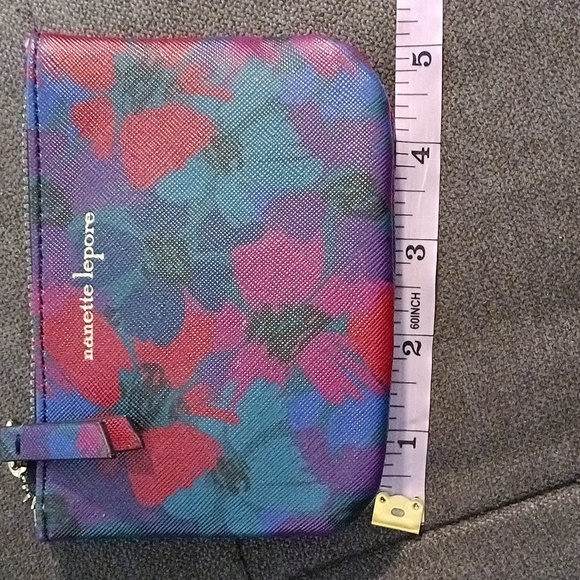 Nanette Lepore Floral 🌼 Coin purse 🌹 nwot - Picture 2 of 9